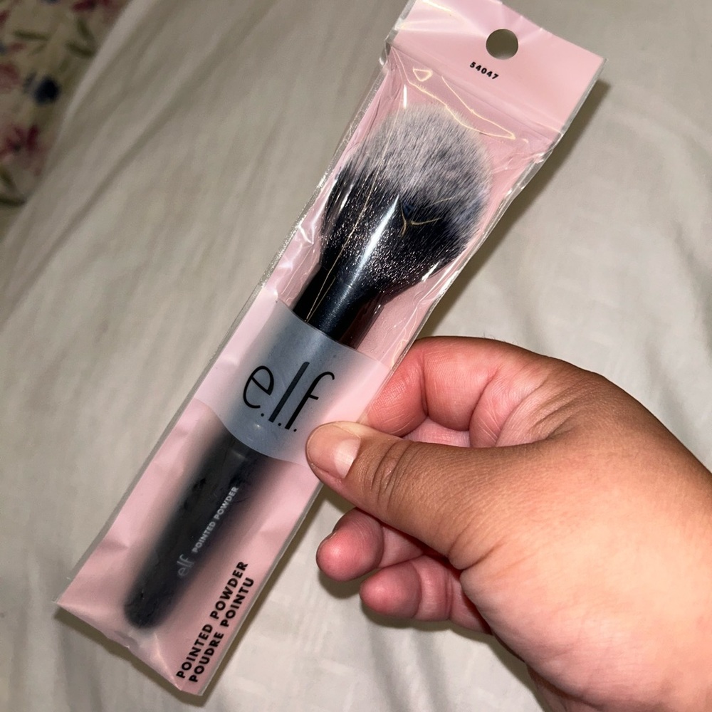 E.L.F. Pointed Powder brush